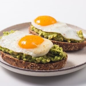 توست بيض افوكادو
